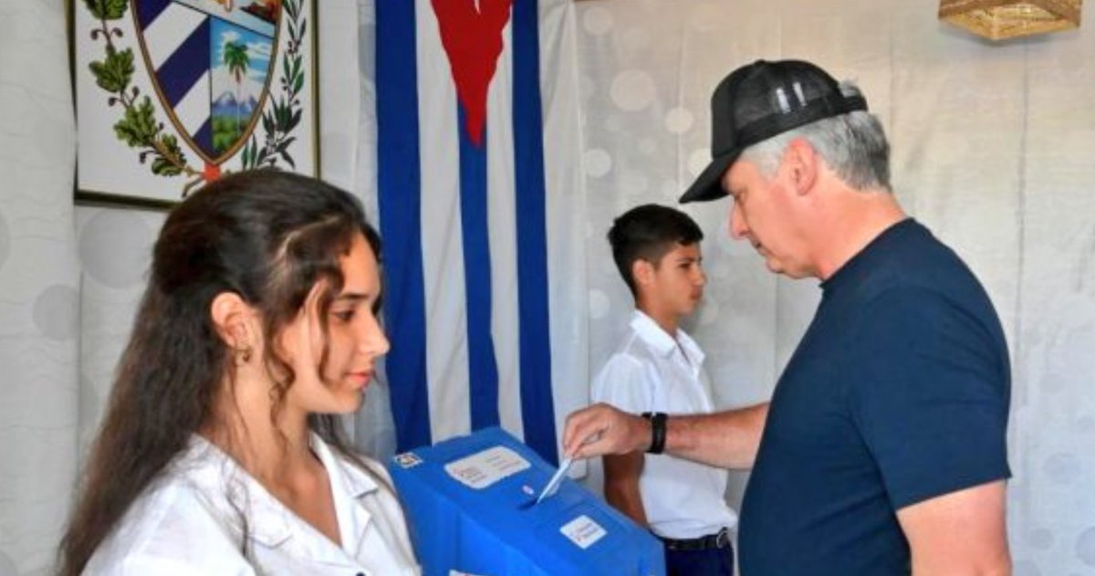 PartidoPCC's tweet photo. Presidente de Cuba ejerce su derecho al voto #MejorEsPosible

https://t.co/YhbUezXhpO https://t.co/GRN8cXYTot