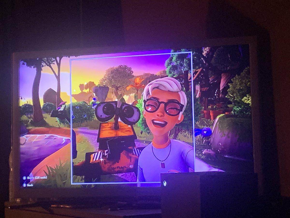 NatalieS157's tweet image. One Of My Favourite Photos I Have Take On Disney Dreamlight Valley So Far! Me And Mr Wall-e
☺️😁🥰🤗🤖🎧🎮🌈💕
#GamingSession #GamerGirl #GamerNerd #Xbox #DisneyDreamlightValley #Walle #Selfie #Smiles #CutestPhotoEver #ILoveThis #HowCuteIsWalle #LoveHim #SayCheese #Besties