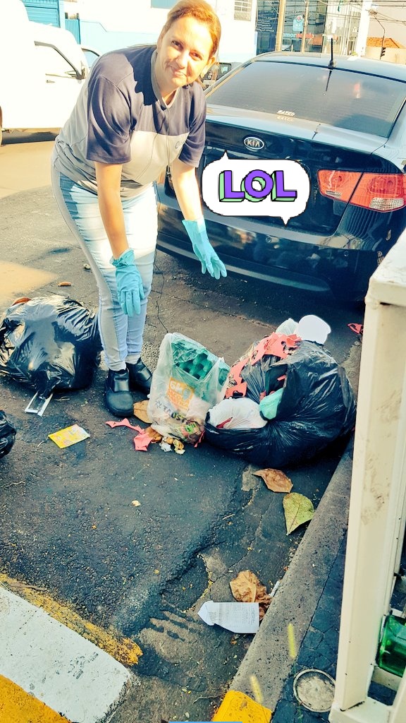 nandamendes40's tweet photo. Sim eu sou auxiliar de limpeza de condomínio, mais conhecida como zeladora, acompanho prestador de serviço,entrada e saída de mudança recebo encomendas pego correspondência e cuido da lixeira tbm e mesmo ouvindo ah tadinha não estudou,ainda sim me orgulho do que faço 😏#zeladora https://t.co/Jt8GaPHeDx