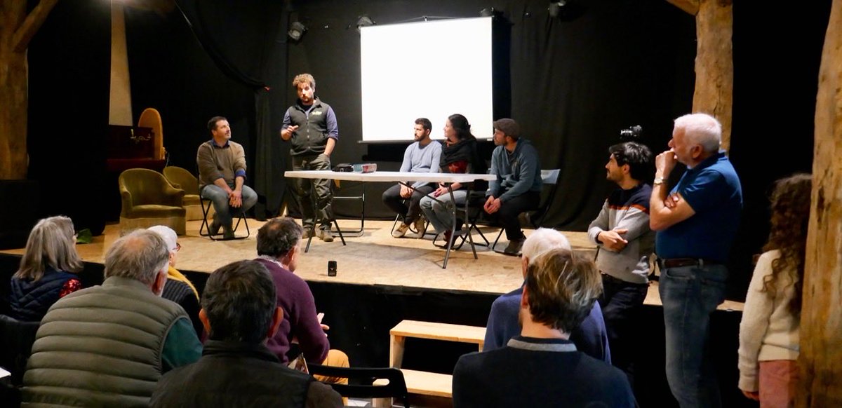 Antoine Messéan (@messean) on Twitter photo AG de <a href="/Terredeliens/">Terre de Liens</a> Aquitaine à Villeréal (47). Avec le témoignage de jeunes fermiers qui illustrent la vitalité du mouvement citoyen pour préserver les espaces agricoles, faire émerger de nouveaux modèles et contribuer à l’éducation populaire autour de l’agriculture. AG de <a href="/Terredeliens/">Terre de Liens</a> Aquitaine à Villeréal (47). Avec le témoignage de jeunes fermiers qui illustrent la vitalité du mouvement citoyen pour préserver les espaces agricoles, faire émerger de nouveaux modèles et contribuer à l’éducation populaire autour de l’agriculture.
