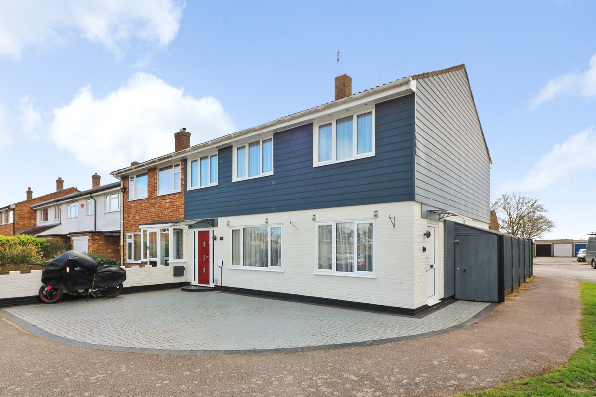 RegalEstatesCT's tweet image. Versatile Five Bedroom Family Home with Annex 
Ensuite - Two Further Bathrooms - EV Charging Point
No Chain - Sandwich - £395,000

Call 01304 611227 to view

Click link for photos, floorplan &amp;amp; location
regalestates.web.lifesycle.co.uk/properties/227…

#houseforsale #sandwich #fivebedroom #annex #regal