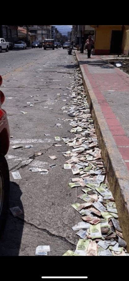 RileyMartin162's tweet photo. money in  Venezuela. https://t.co/AaZ7nRR7QS