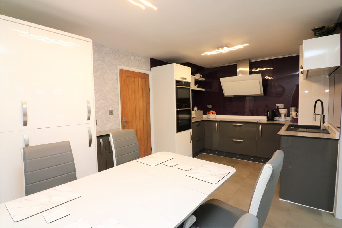 RegalEstatesCT's tweet image. Versatile Five Bedroom Family Home with Annex 
Ensuite - Two Further Bathrooms - EV Charging Point
No Chain - Sandwich - £395,000

Call 01304 611227 to view

Click link for photos, floorplan &amp;amp; location
regalestates.web.lifesycle.co.uk/properties/227…

#houseforsale #sandwich #fivebedroom #annex #regal