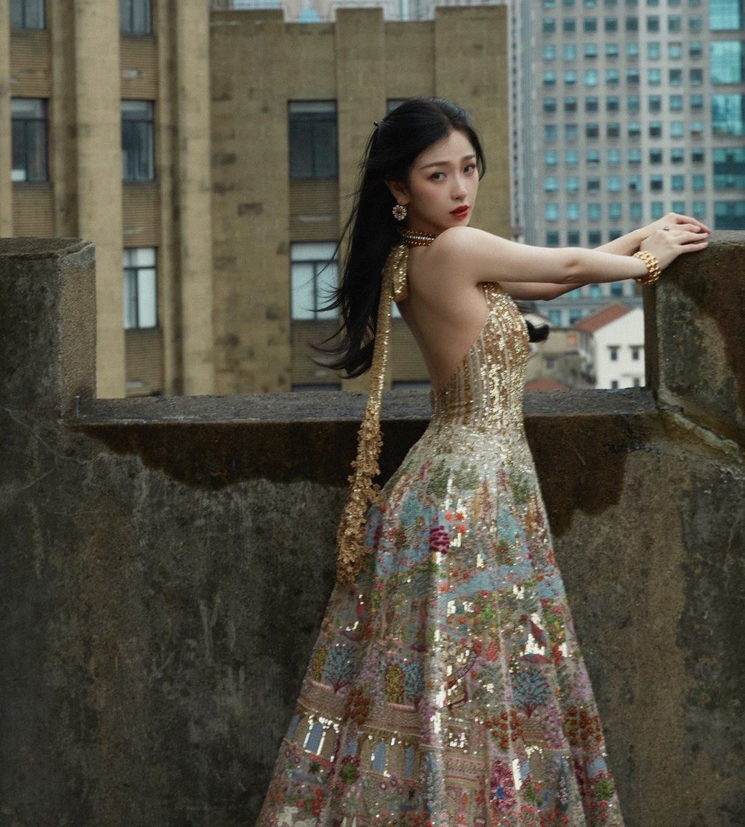 shuxinspics's tweet photo. esther yu wearing rahul mishra 
— fall ‘22 couture https://t.co/WJCoNpaibx