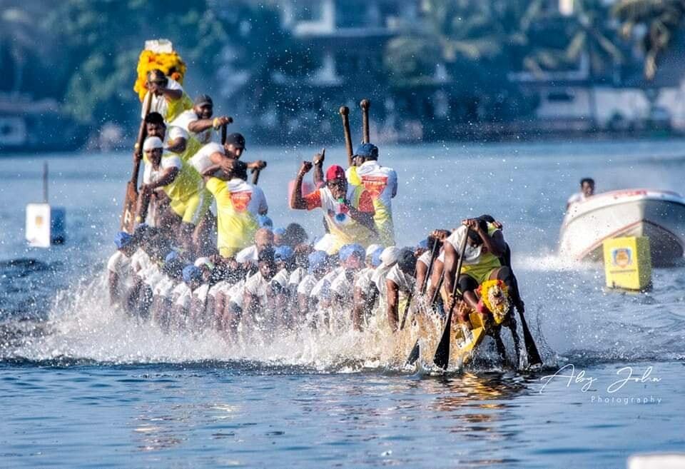 GroupNtbr's tweet photo. The mass on fire 🔥🔥💥 Pallathuruthy Boat Club Pbc.  katti 🔥🔥🔥🔥

 #tradition #championsboatleague #tourism #cbl #alappuzha #vallamkali #boatrace #kerala #groupntbr #sports #boatraceinkerala https://t.co/7FggdeWDTR https://t.co/moqdYkQ39b