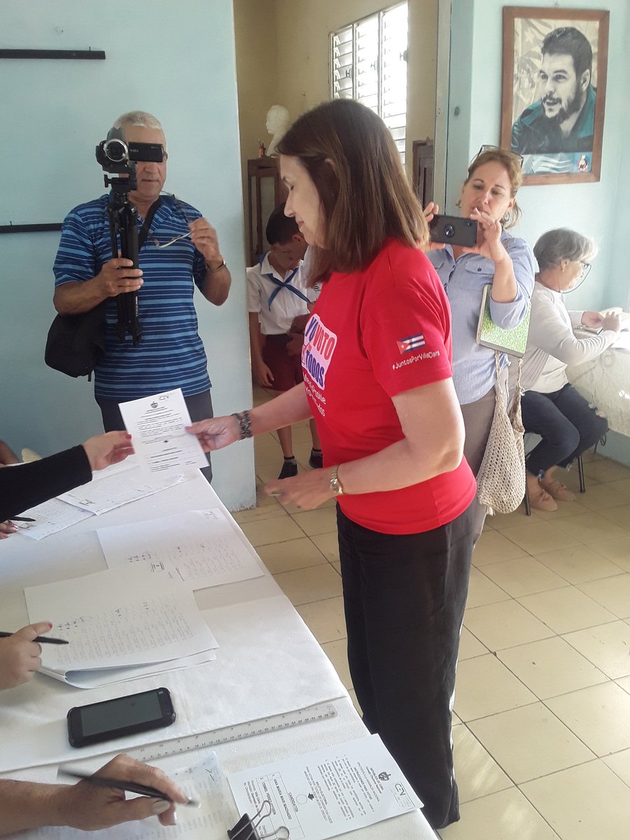 AsambleaQuemado's tweet photo. @anamarianpp @AsambleaCuba @EnriqueANPP @CanalCaribeCuba @MejorEsPosible_ @DiazCanelB @BorisLuisHerre1 @EVilluendasC @CNCandidaturas @portal_villa En #QuemadoDeGüines desde temprano se ejerce el derecho al voto y #YoVotoXTodos https://t.co/ZEGdFhv7IY