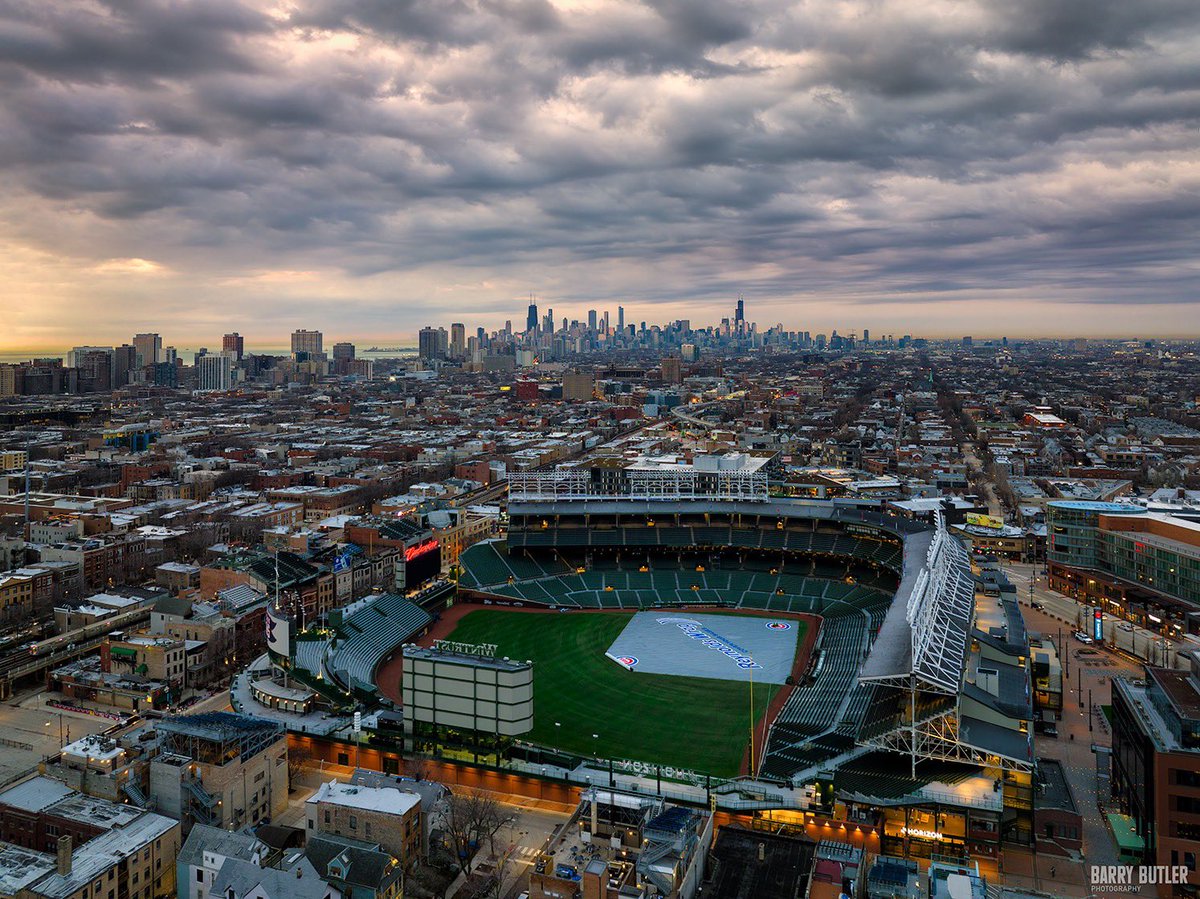 Sunday's start and magnificent cloud cover over Wrigleyville.   Speaking of starts, the Cubs opener is this Thursday!  #weather #news #ilwx #chicago #baseball