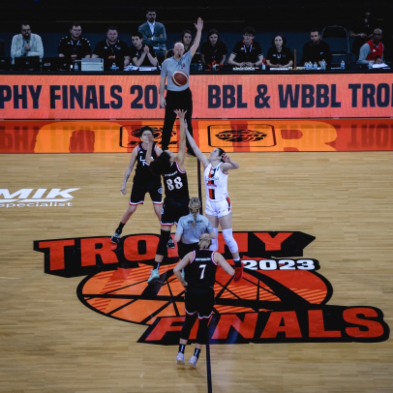 SprLeagueBballW's tweet photo. Snaps from the first half πΈ
πΊ Tune in NOW to see who will take home the Betty Codona #WBBLTrophy π
#BritishBasketball