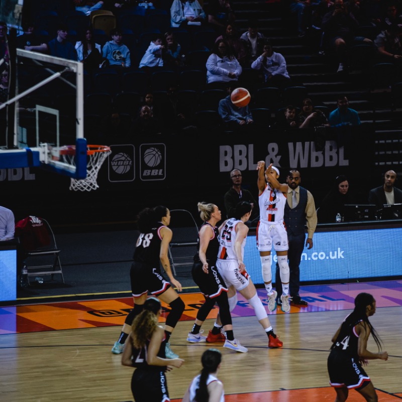 SprLeagueBballW's tweet photo. Snaps from the first half πΈ
πΊ Tune in NOW to see who will take home the Betty Codona #WBBLTrophy π
#BritishBasketball