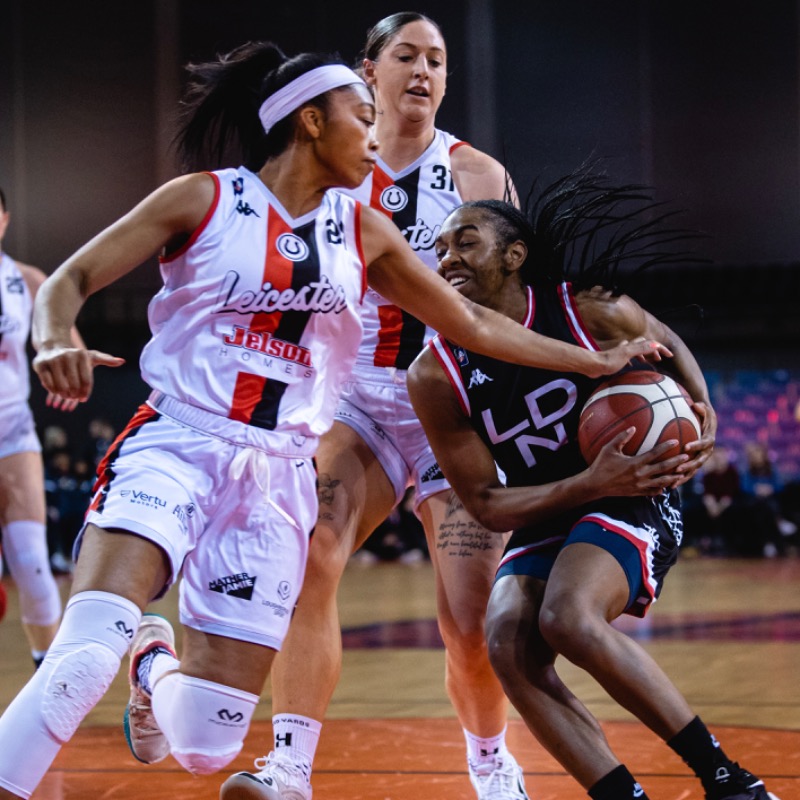 SprLeagueBballW's tweet photo. Snaps from the first half πΈ
πΊ Tune in NOW to see who will take home the Betty Codona #WBBLTrophy π
#BritishBasketball