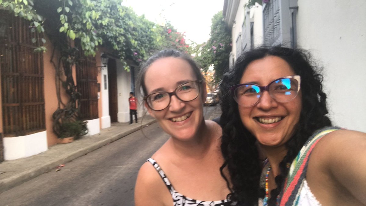 Been working together on Latin American @transitiontowns movement story sharing for a year and a half and the stars aligned for us to meet in person. Kuku! Tan bueno verte mi querida!
