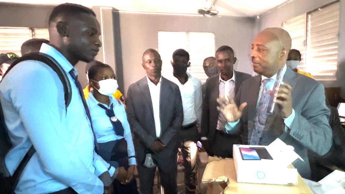 nesmymanigat's tweet photo. Pou ki sa #LekòlPaKaTann
BRAVO Jean Felix Jean, pwomosyon 2021-2022 Lise #LASALIN ki 7è sou 67 bachelye nan konkou fakilte medsin Inivèsite Quisqueya. Tankou plizyè lòt elèv lise sa ki rantre nan lòt fakilte, fiti doktè sa se enspirasyon pou anpeche anpil jèn pran wout vyolans. https://t.co/ofqlBp3tAH