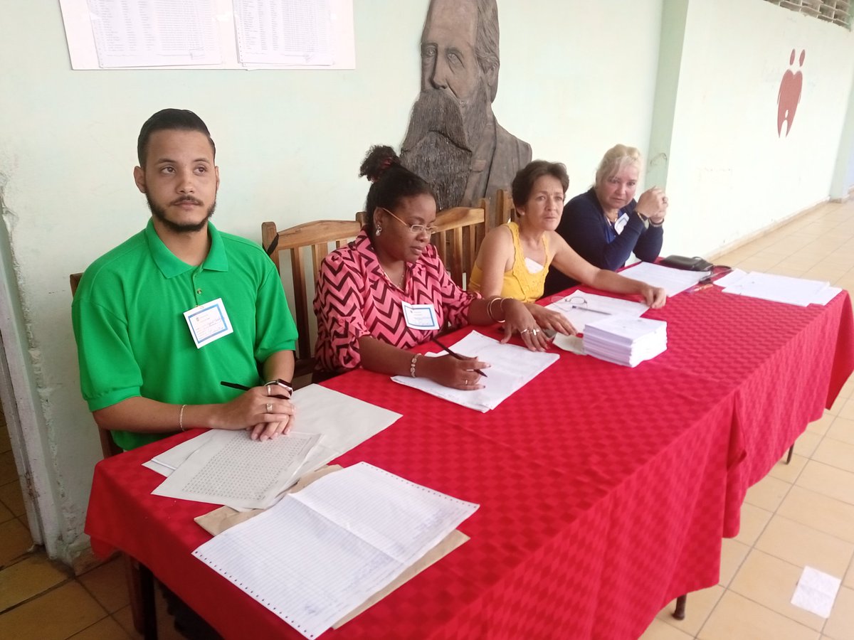 Hoy el amor a la patria  y el sentirse cubano ha prevalecido en cada palmo de la geografía de #SanctiSpiritusEnMarcha <a href="/Elecciones_Cuba/">Elecciones en Cuba</a> <a href="/MEspirituana/">@MariposaEspirituana</a>  #CenCuba