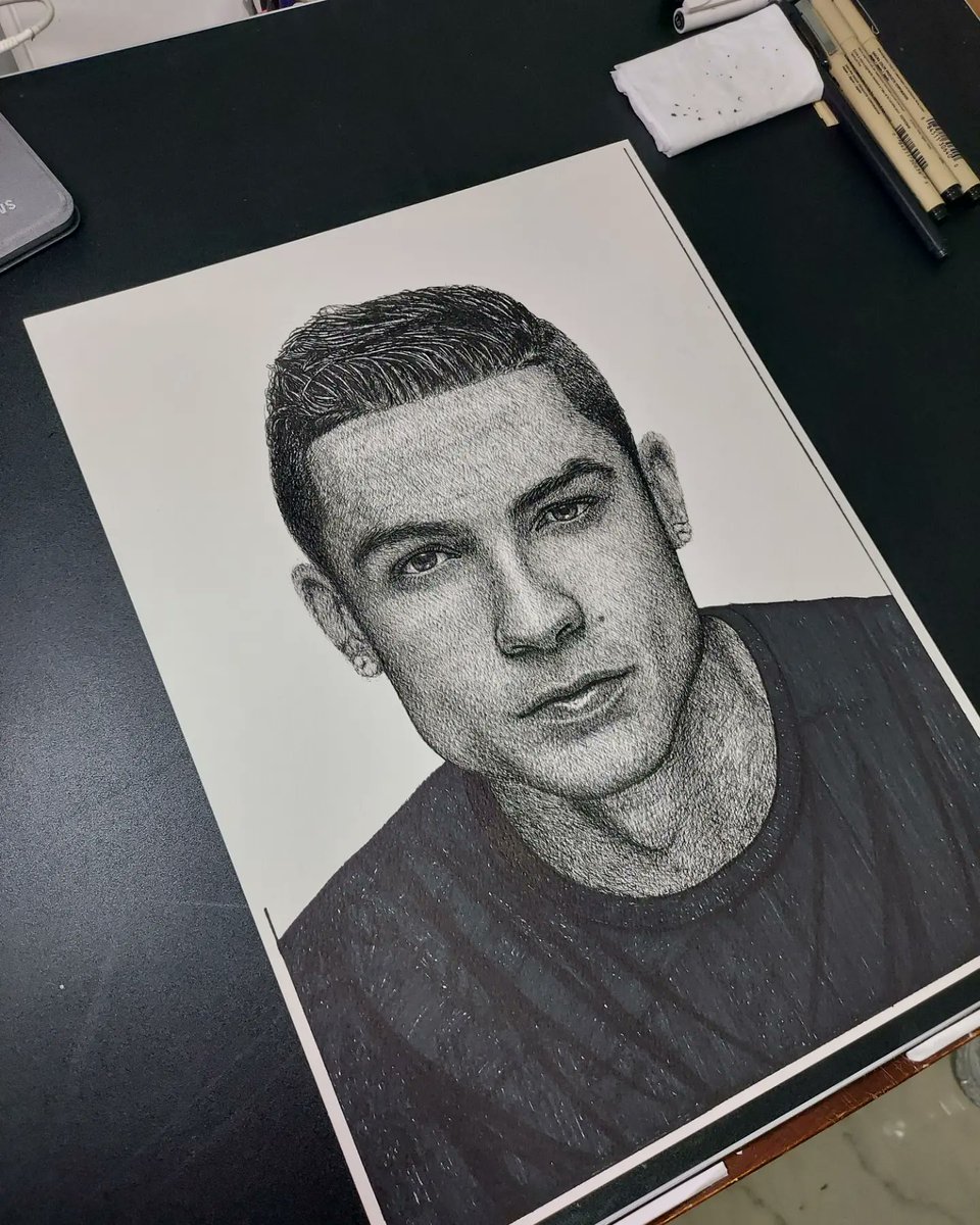 Tackter02's tweet photo. cristiano drawing with ink pen strokes
✍️💪
He is a player in the hearts of many people.
Size 28×27.5cm.
.
@cristiano 
.
#โรนัลโด้ #ศิลปะ #arthistory
 #cr7 #cristiano #cristianoronaldo #aer #aerialsilks #sketch #sketchart #sketching  #sketches #sketchbook #draw #drawing https://t.co/PJntepkOMT