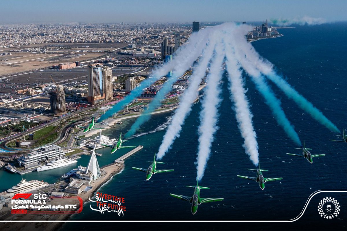 SAMF_GOV's tweet photo. #نسابق_المستقبل في سماء جدة... عروض رائعة لفريق الصقور السعودية خلال فعاليات جائزة السعودية الكبرى stc للـ #فورمولا1 🇸🇦
#فورمولا1_في_السعودية

#OvertakeTheFuture in the sky of Jeddah... Great performances by the Saudi Hawks during the #F1 stc #SaudiArabianGP 🇸🇦 https://t.co/itH6USCiqV