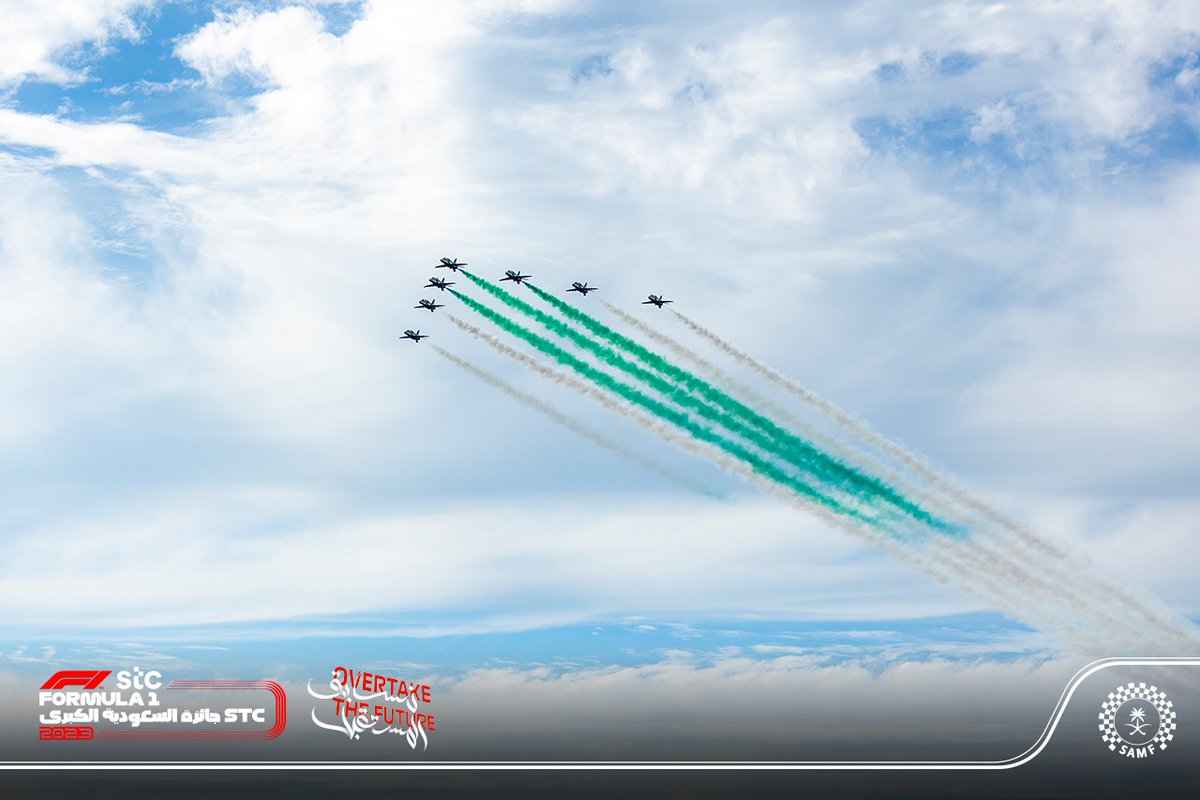 SAMF_GOV's tweet photo. #نسابق_المستقبل في سماء جدة... عروض رائعة لفريق الصقور السعودية خلال فعاليات جائزة السعودية الكبرى stc للـ #فورمولا1 🇸🇦
#فورمولا1_في_السعودية

#OvertakeTheFuture in the sky of Jeddah... Great performances by the Saudi Hawks during the #F1 stc #SaudiArabianGP 🇸🇦 https://t.co/itH6USCiqV