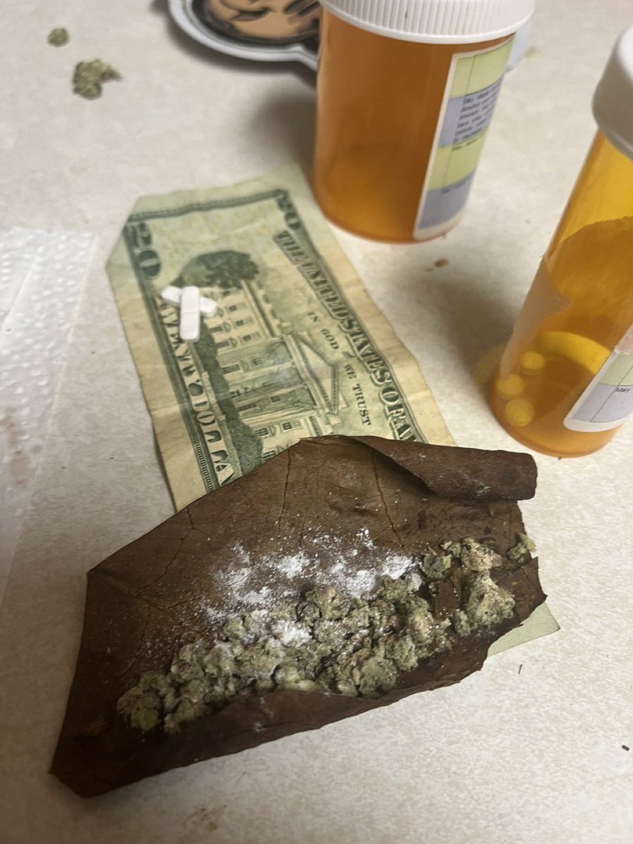 SlapbabyBus's tweet photo. @Chayyslayss That or drugs https://t.co/Ar4scDjLAR