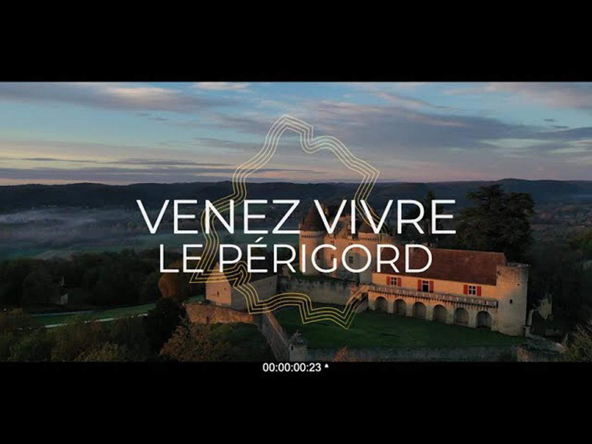 SO_Dordogne's tweet photo. Vidéo. Quand le Périgord fait sa pub à la télévision https://t.co/yi31ol4fTq https://t.co/bcMrJEnD81