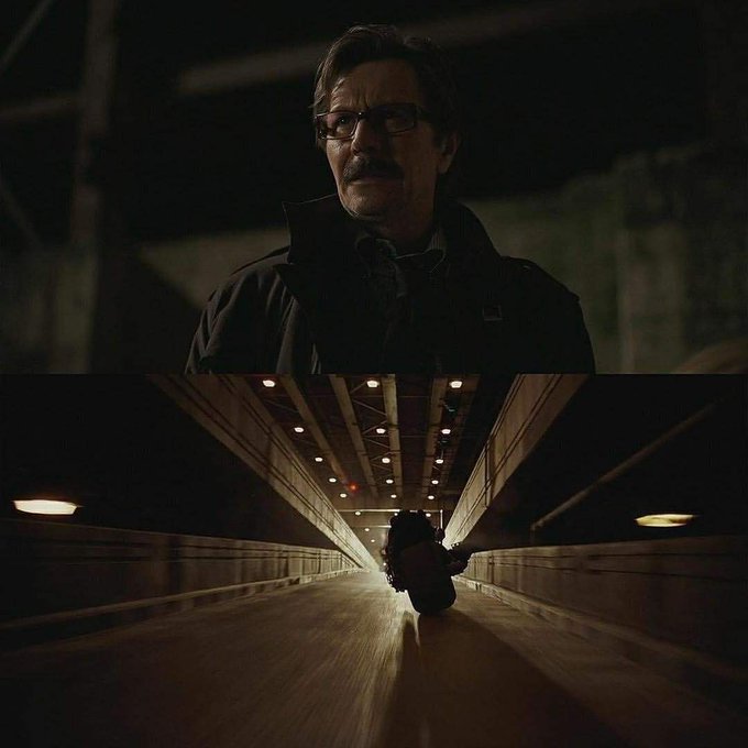 MultiversoTM's tweet photo. "Porque es el héroe que Gotham se merece, pero no el que necesita ahora mismo.
Así que lo perseguiremos, porque él puede resistirlo, porque no es un héroe.
Es un guardián silencioso, un protector vigilante, un Caballero Oscuro."

The Dark Knight.
https://t.co/kub2iP80tf