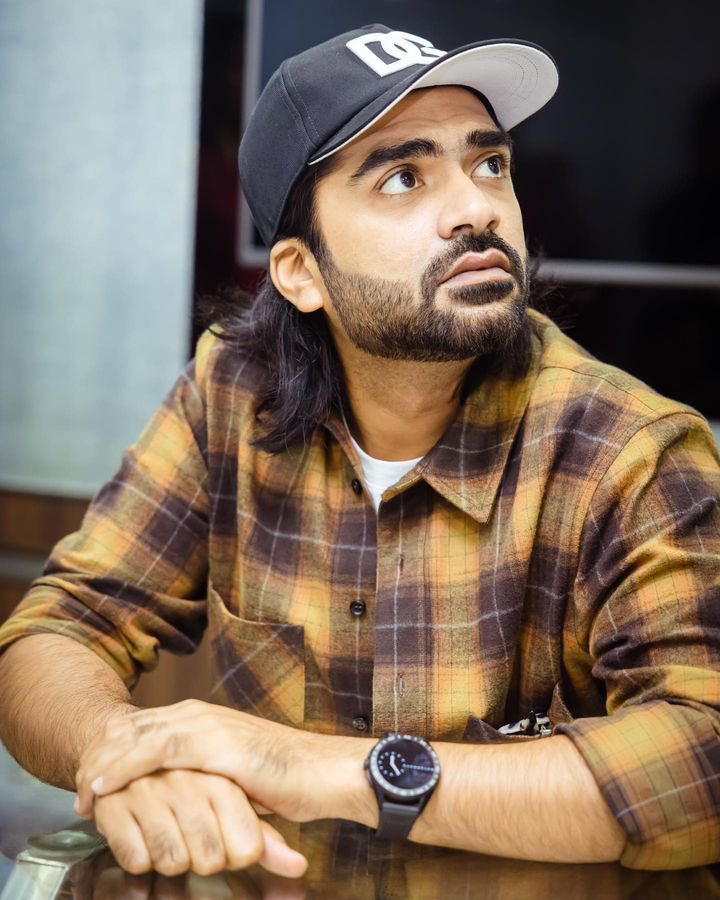 KollywoodHD's tweet photo. Latest click of STR 👌
#SilamabarasanTR #PathuThala #PathuThalaFromMarch30 #Chimbu https://t.co/VzoWoVvkX4