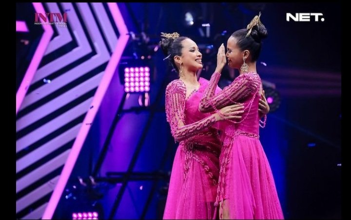 itsonly_din's tweet image. Kaget, bangga, terharu bgt kak iko winner INTM cycle 3😭🥺💗
WELL DESERVED!! Perjuangan 10 tahun di modelling and now kak iko bisa raih wishlist juara 1 nyaa huaaa! Alhamdulillah congrats kak iko💖 #intm