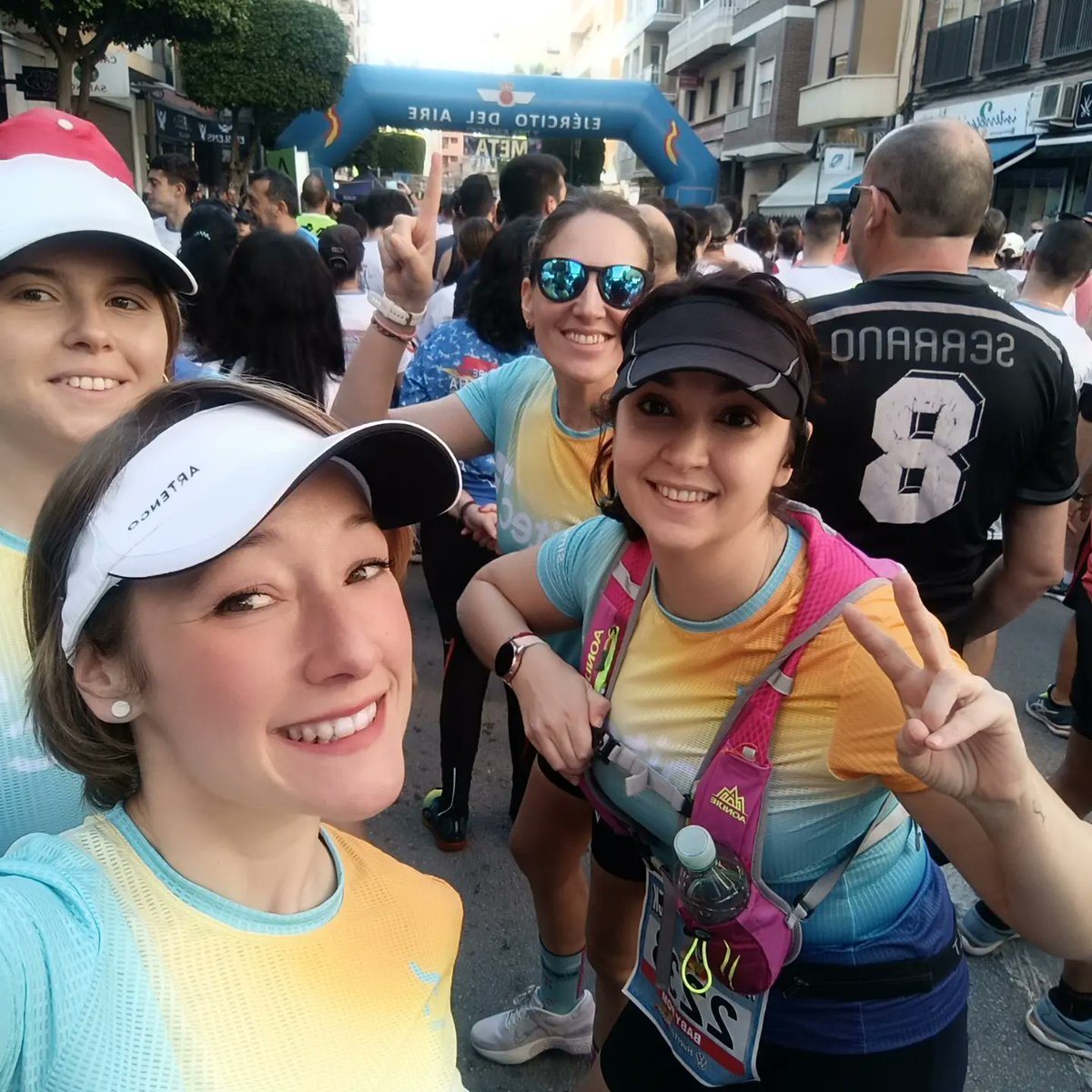 LydiaQ_Music's tweet photo. Conseguida!!! ya solo quedan 15 🤣 IX Carrera Base Aérea Alcantarilla 5 km y 14 km Team @bitec_es casi al completo y estrenando la equipación del equipo 🥰
Otro día bonico de retos, risas y llegando a meta con @pili_om 

#teambitec #IXbaseaereaalcantarilla https://t.co/S38KH6FSSn