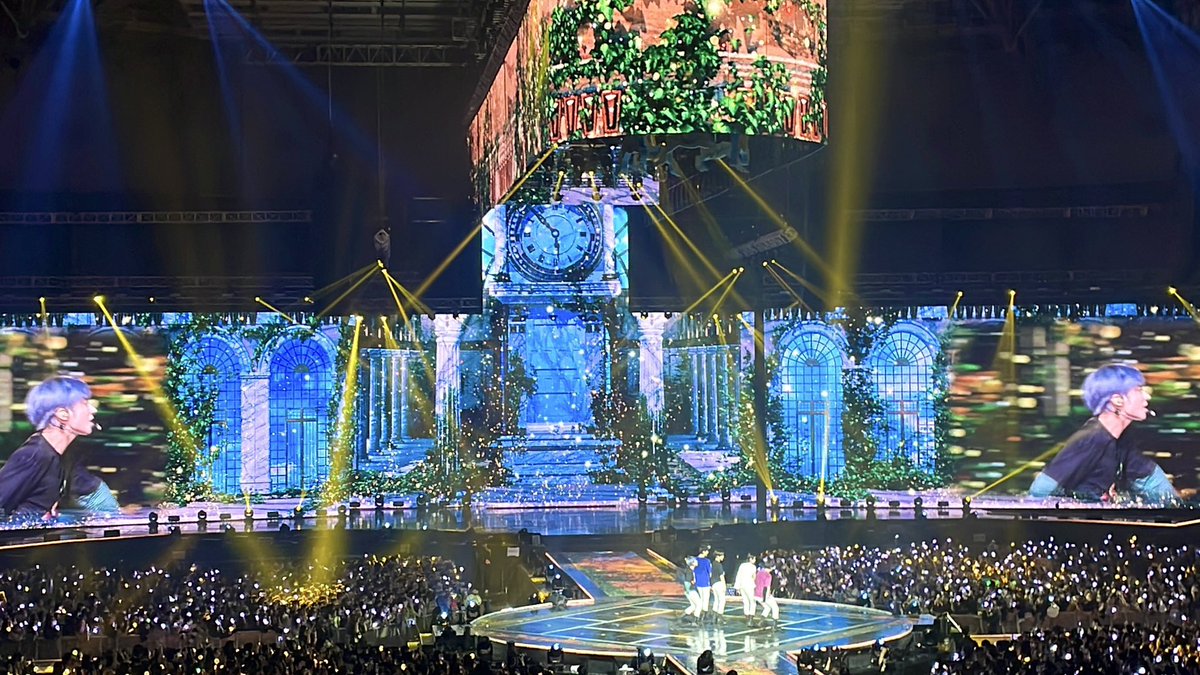 txtlov's tweet photo. in the article it said the goal of sweet mirage is to make fans feel they are in a magic place and the scale of the concert is really insane it really looks magical 💫 https://t.co/UO3BxyE629