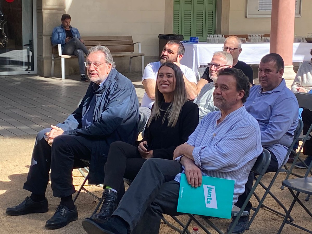 jlcleries's tweet photo. Avui amb el nostre candidat a l’ajuntament de Sant Vicenç dels Horts en #RamonEstevez Juntament amb @miriamnoguerasM  explicant als veïns i veïnes quines són les claus per canviar Sant Vicenç. @JuntsxCatSVH @JuntsXCat https://t.co/9CmBtnmj5H