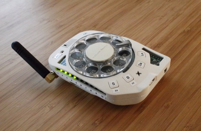 Justine Haupt spent the last three years developing a device that strips away all of the non-phone functions of modern smartphones. The Portable Wireless Electronic Digital Rotary Telephone does not have a touchscreen, menus, or other superfluous features buff.ly/39wrTI6