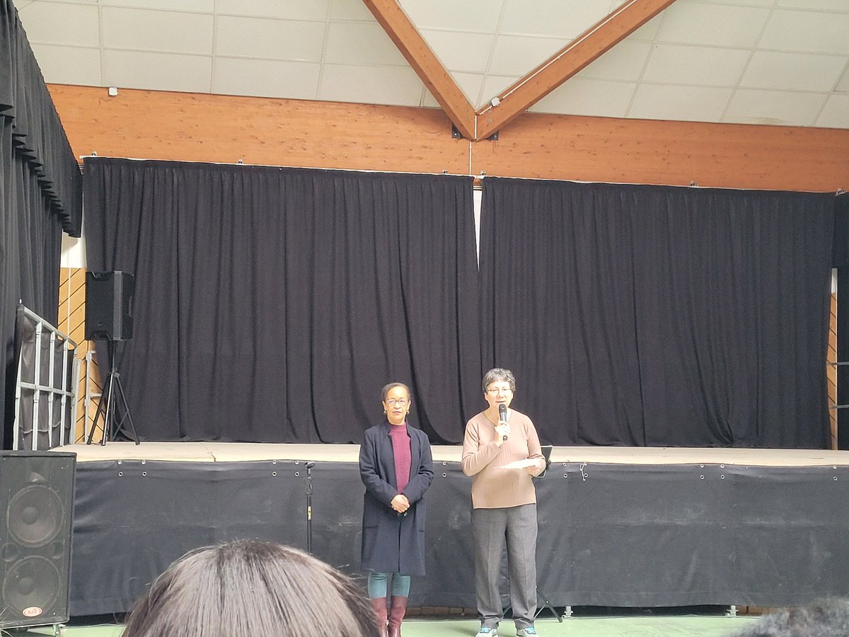 ErsiliaSoudais's tweet photo. Présente aux 50 ans du centre culturel d'#Othis, fêtés en chansons.
Je remercie la municipalité et Eliane Dujarrier, directrice du centre culturel, pour l'invitation et l'organisation de l'événement. 

#Circo7707 #SeineEtMarne #culture https://t.co/49ZJG9zvza