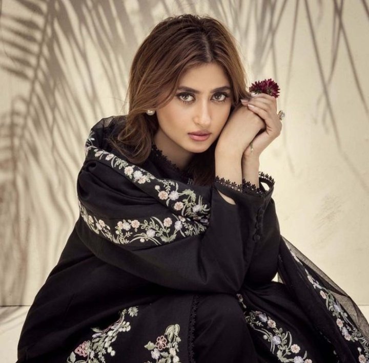 nOor7251's tweet photo. 𝐌era ishq ho teri zaat ho, phir husn ishq ki baat ho,
𝐊abhi mein milon, kabhi tu miley, kabhi hum miley, mulakat ho.🥀 https://t.co/5omRrXVqBz