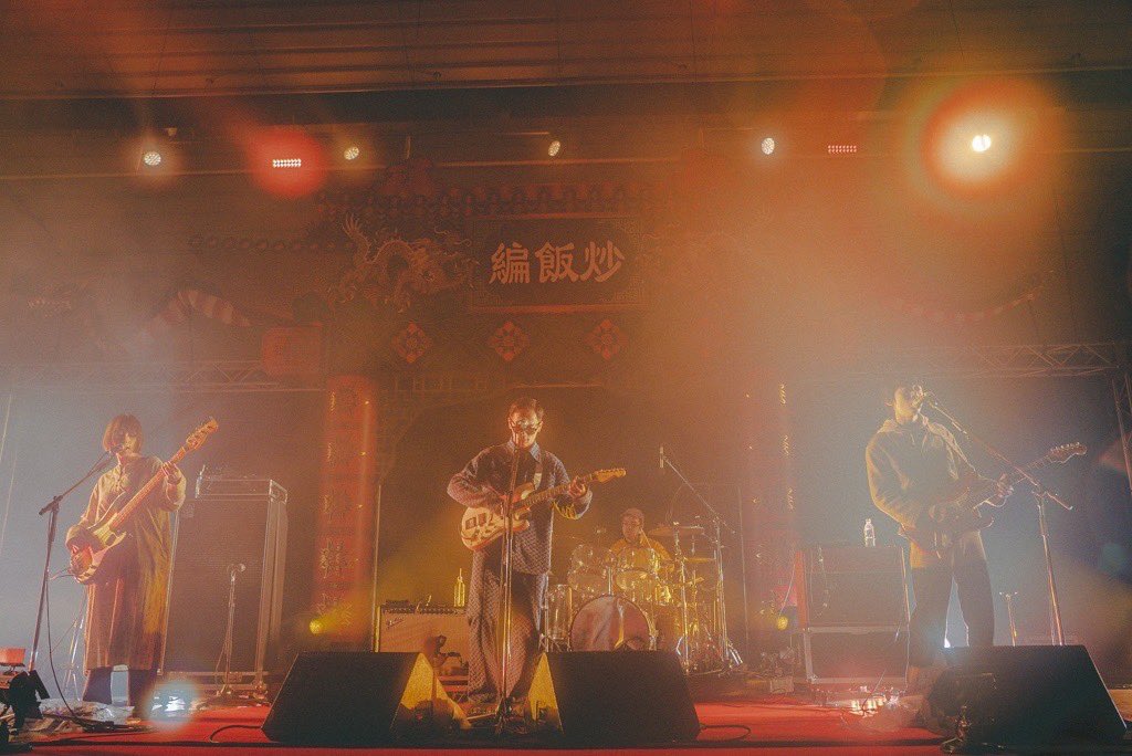 mono_no_aware_'s tweet photo. 大雨満員感謝！！
中国巡演増加演出〜炒飯編〜
2023.3.26(日)@大阪城音楽堂

天波霊(@tempalay )
孥魅児(@hikarururururu )
喪ノ信亜我(@mono_no_aware_ ) https://t.co/RJ19hZxEMO