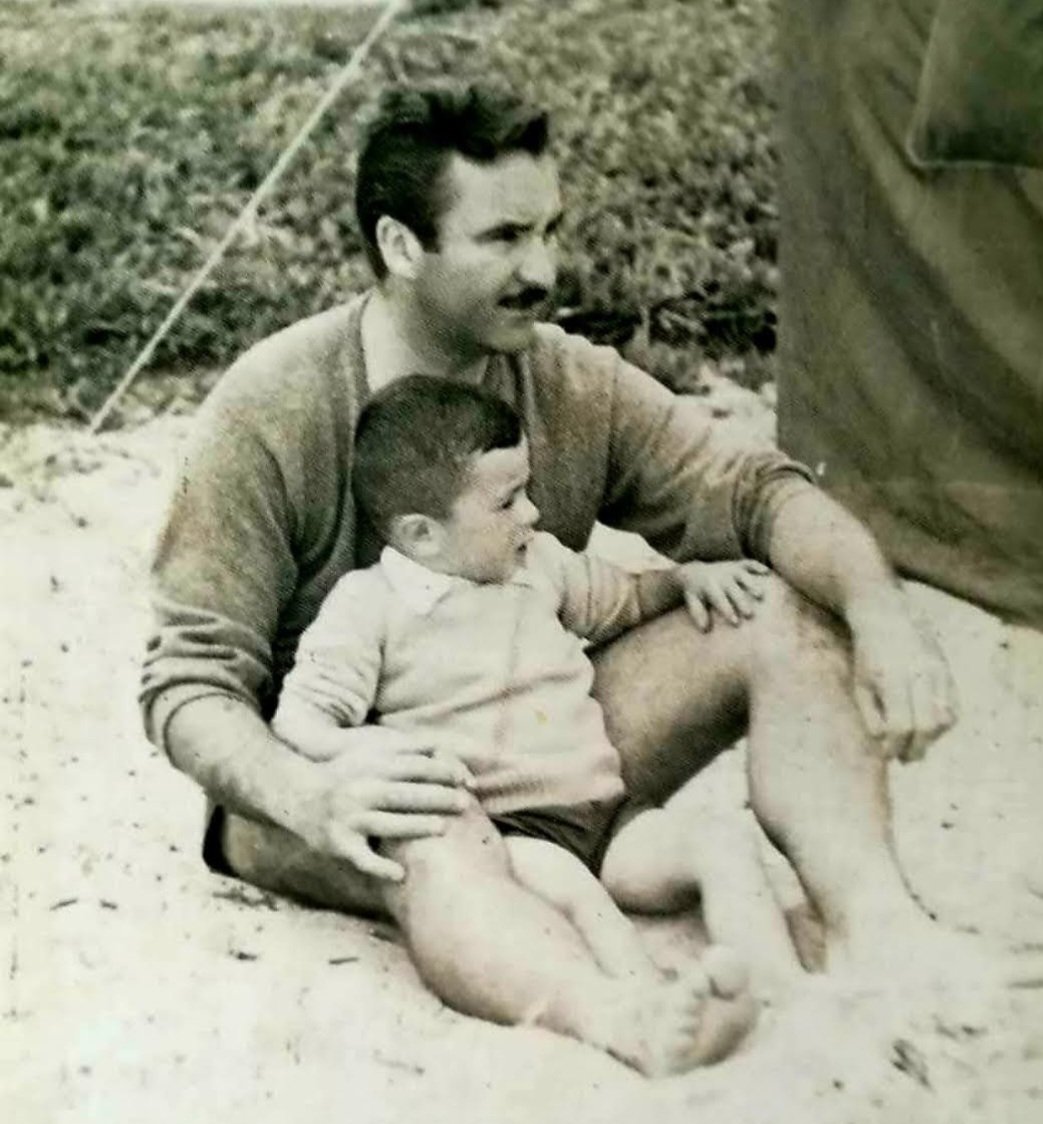 sclivingstonev's tweet photo. Feliz cumpleaños mi para siempre amado viejo. https://t.co/Ue0Hb4EPoL