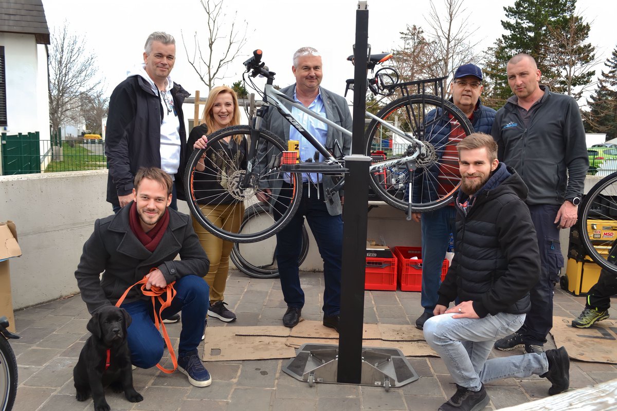 NachbarServus's tweet photo. Oberwaltersdorf: Rad-Fit in den Frühling / Rund 40 Drahtesel wurden beim kostenlosen Fahrradcheck der Volkspartei serviciert.
#oberwaltersdorf #övp #volkspartei #fahrrad #rad #check #service #radcheck #drahtesel
https://t.co/QVXxdnh78J https://t.co/eetmHxdzBz