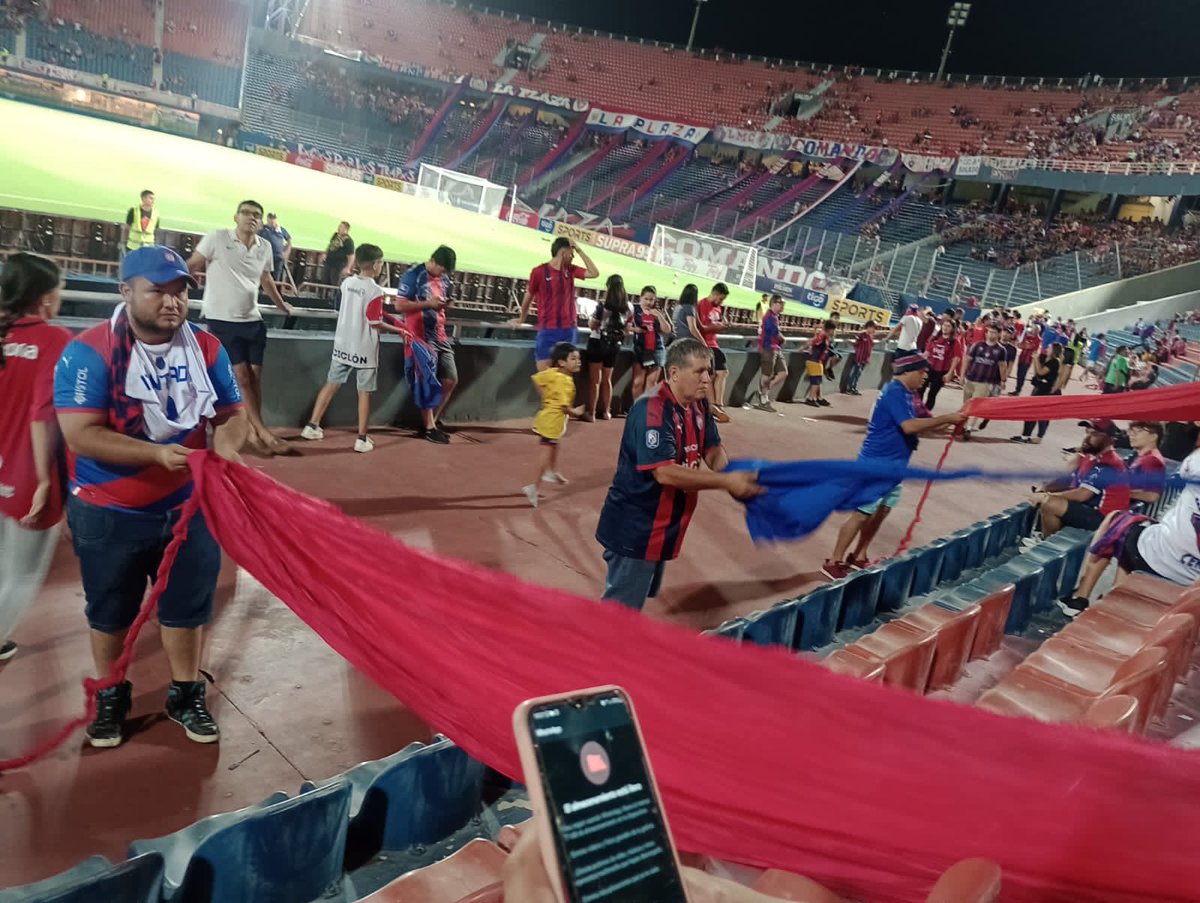 Identidad1912's tweet photo. ¡MUCHAS GRACIAS!
A todos los que en cada jornada ayudan con la fiesta en Plateas!
Nos vemos en el próximo encuentro!
A disfrutar 🍻 🟦🟥 https://t.co/CB1iIDVJuu