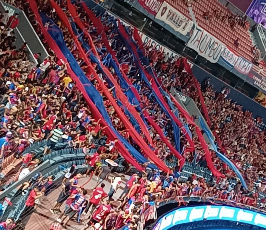 Identidad1912's tweet photo. ¡MUCHAS GRACIAS!
A todos los que en cada jornada ayudan con la fiesta en Plateas!
Nos vemos en el próximo encuentro!
A disfrutar 🍻 🟦🟥 https://t.co/CB1iIDVJuu