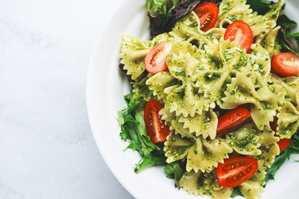 LastingWellness's tweet photo. A new study from the Icahn School of Medicine in New York has just revealed that people who eat a diet high in fruit and vegetables are 42% less likely to develop heart failure than those who consumed fewer plant-based foods. https://t.co/jeLHtQcWmC https://t.co/XZuTIsfBPL