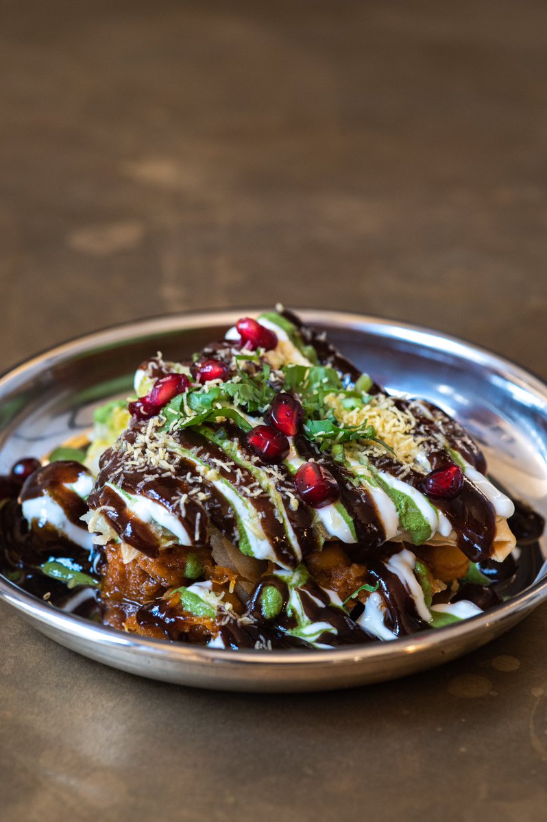Samosa Chaat to kickstart your Sunday feasting with your loved ones 🙌

Book a table or swing by 😍

#bandookkitchen #indianstreetfood #sundayvibes #sunday #indianrestaurant #samosachaat #chaatlovers #chaat #indianfoodie #batheats #bristoleats