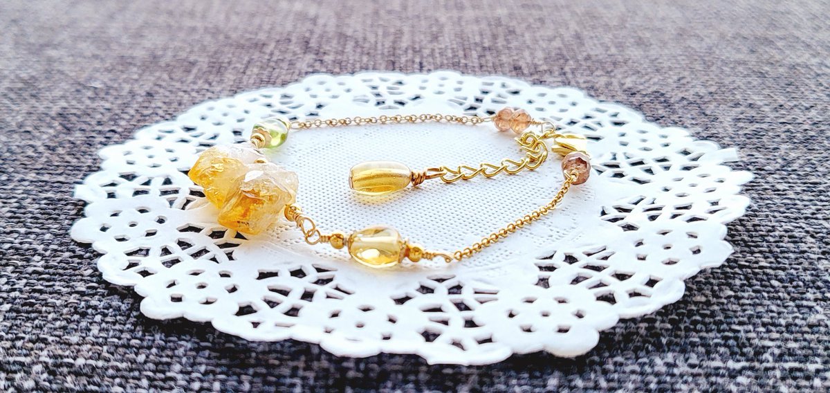 예전에 만든 팔찌를 재제작해서 새로 찍었어요~