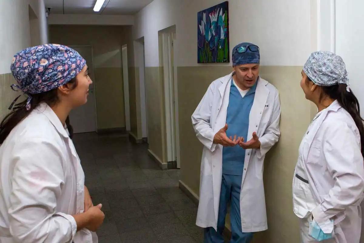 rionegrocomar's tweet photo. 🦷 ¿Conocés al equipo de Odontología de la UNRN? 

📌 Veinticuatro alumnos y profesores de la Facultad de Odontología de la UNRN viajaron a El Cuy a atender a pobladores de la región. 

Mirá cómo realizan su trabajo 👇👉  https://t.co/OufXrwUCJf https://t.co/S7cpl29Oxf