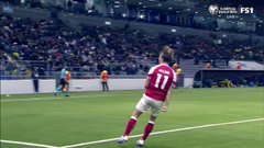 Rasmus Höjlund puts Denmark ahead as he finishes it as cool as you'd like in front of goal! 🇩🇰