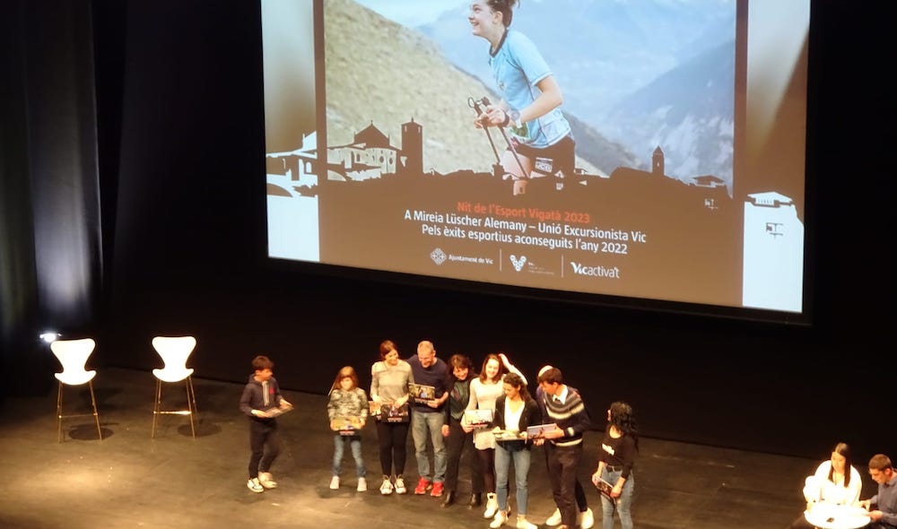 La Unió brilla a la nit de l'esport vigatà 2023.
unioexcursionistavic.org/la-unio-brilla…