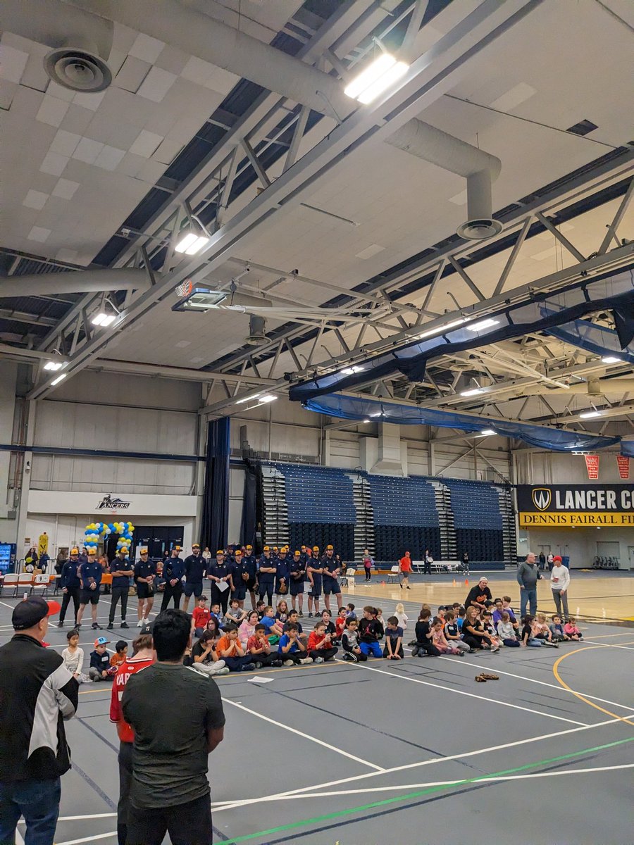 PCLegaspi's tweet photo. Fun Saturday spent @UWindsor with @BrianMasseMP, Windsor West Little League, &amp; @WindsorPolice participating in First Catch, First Pitch! Great to see so many kids trying out baseball! ⚾ https://t.co/OFldCqKOSO