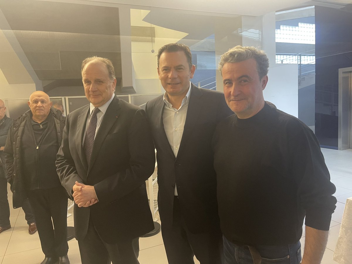 PSDPARIS's tweet photo. Continuação dos trabalhos esta tarde com Presidente do nosso Partido @PPD/PSD @LMontenegroPSD com as comunidades em #Paris . #sentirPortugal nas comunidades Portuguesas #acreditar @ppdpsd  na sede dos @lesRepublicains https://t.co/YkIqZOsP3s