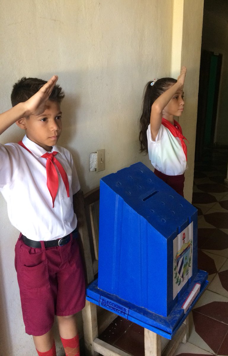 YanelaRosabal's tweet photo. #YoVotoXTodos el colegio electoral del Rept. Mincin nos convoca hoy #26Marzo a que seamos parte de ese voto UNIDO de la Revolución y de nuestros pequeños gigantes que hoy cuidan nuestras urnas. #dmeguama #Guamá #dpesantiagodecuba https://t.co/GMWq7n53im
