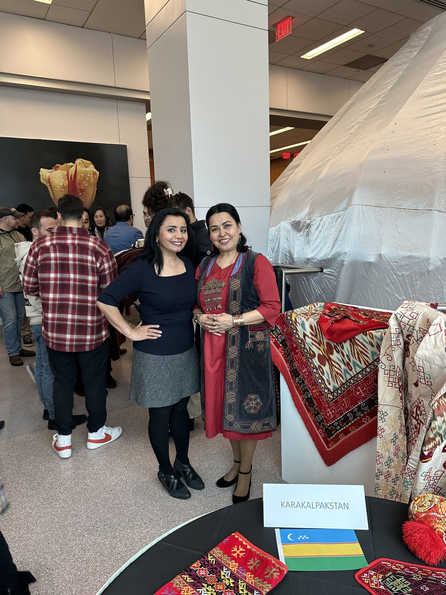 Karakalpakstan @CentralAsiaProg @IERES_GWU Central Asia Nowruz Fair yesterday in Washington. Ayzada Nurumbetova proudly showcasing some amazing ethnic garments and artwork ( and not for the first time!) Hundreds of people attended 🌸🌷March 25 event.