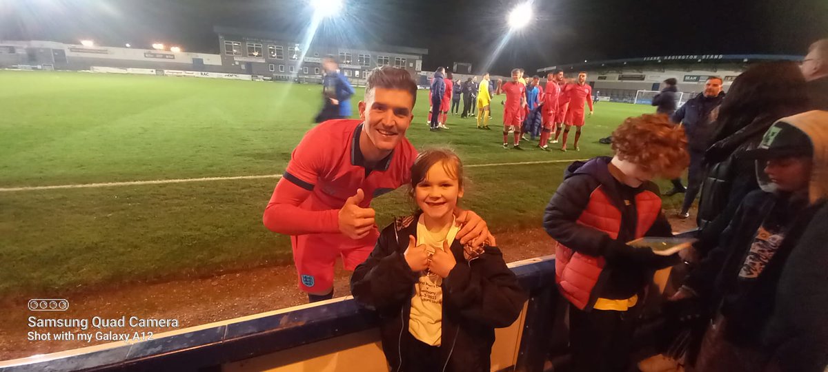 TraceyLEvans90's tweet photo. @CaseyRylan Fab evening! Great game &amp;  very happy daughter :) my little mascot x https://t.co/KQ8vYDuRDR