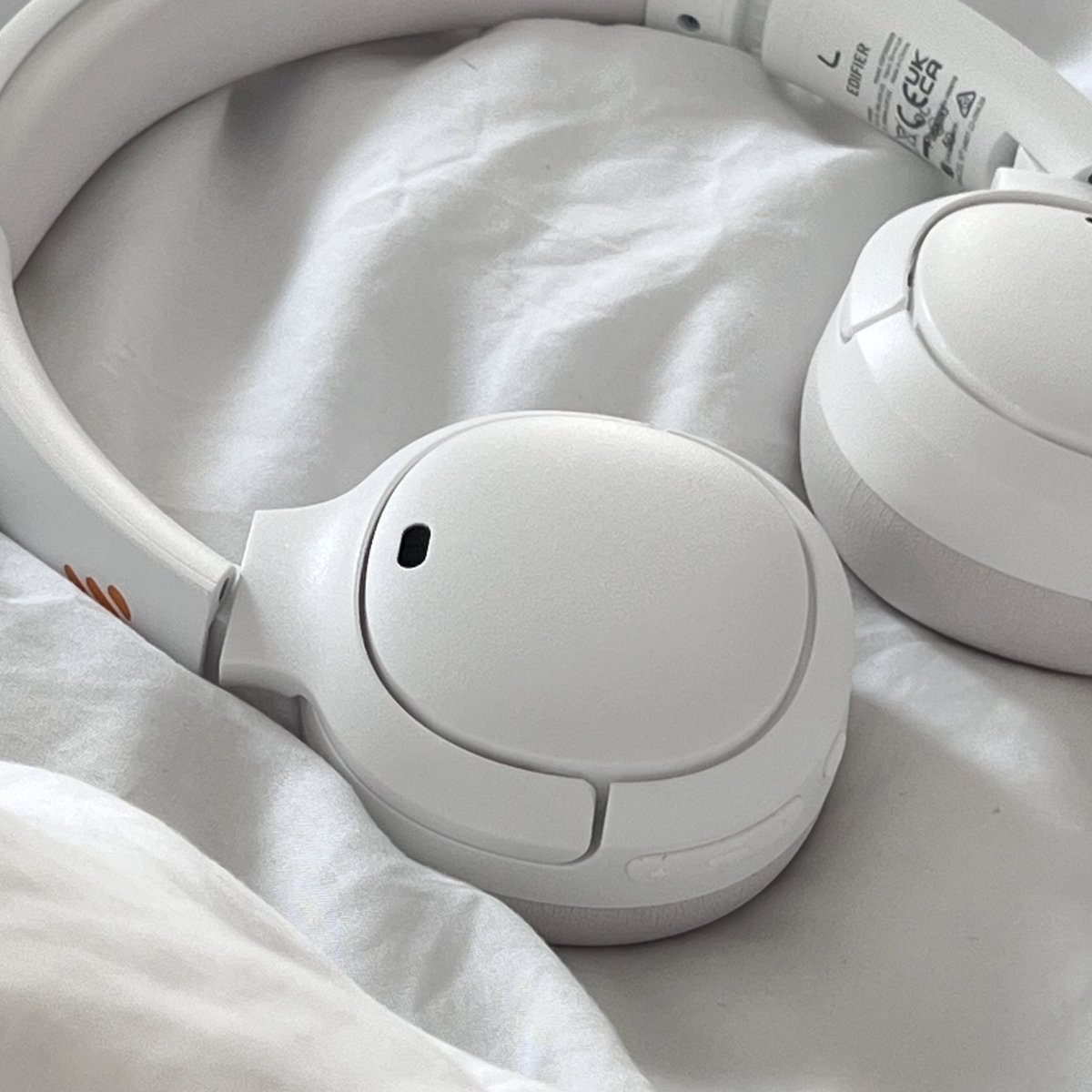 itfeelstory's tweet photo. หูฟังเฮดโฟนที่น่ารักและเสียงดีมากกก🎧 แบบดีเกินคาด เสียงนุ่ม เบสหนักสะใจเลยอะ ชอบมากก ในราคาพันกว่าบาทคือคุ้มมั่ก มีตัดเสียงรบกวน ตรงหูคือนุ่มมากด้วย ใส่ทั้งวันไม่เจ็บหูเลย แบตอย่างอึด ชอบบ , รีทวิตนี้มีแจกหูฟัง 3 รางวัลคับบ 🌟🙌🏻 https://t.co/3AVPIXrpuP
