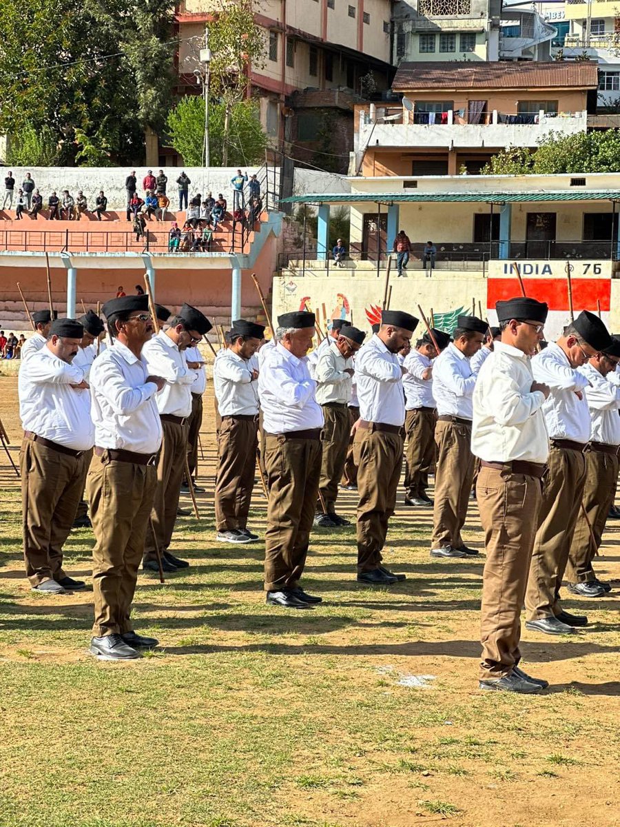 मातृसंगठन राष्ट्रीय स्वयंसेवक संघ के पथ संचलन में आज लंबे समय बाद पिथौरागढ़ में स्वयंसेवक साथियों के साथ रहना हुआ । लगभग ६० वर्षों से संघ से जुड़ा हुआ हूँ और स्वयं को धन्य मानता हूँ कि राष्ट्रवादी विचारधारा से जुड़ @RSSorg से मुझे सेवा समर्पण एवं अनुसाशन सीखने को मिला ।