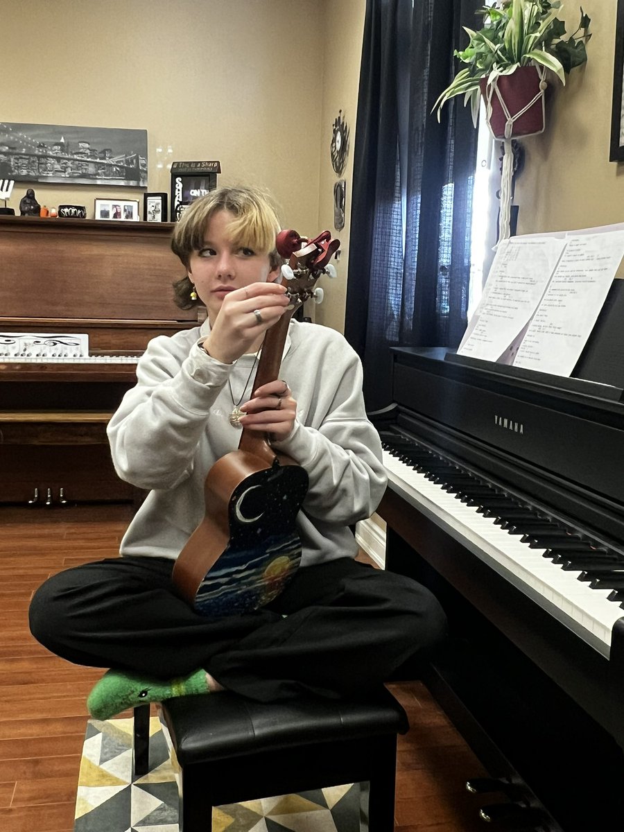 TriToneMusic's tweet photo. Tuning concentration or a little side eye? 🤣
Mack is learning a fun, new song on ukulele with barre chords! 

#TriToneMusicStudios #TriToneMusicStudiosOrangeville #UkuleleLessons #UkuleleTeacher #PlayingUkulele #Ukulele #SingingLessons #VoiceLessons #VocalLessons #Singer https://t.co/yKVLmKJ6XH